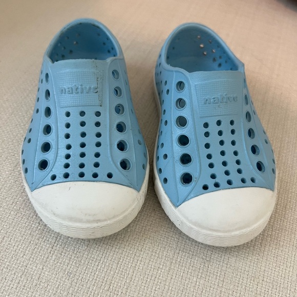 SOLD Native toddler shoes size 4 - Picture 1 of 2